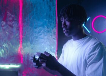 Los fans de Overwatch 2 reaccionan a la colaboración con Cowboy Bebop, cuestionan la skin de Spike Spiegel de Cassidy.