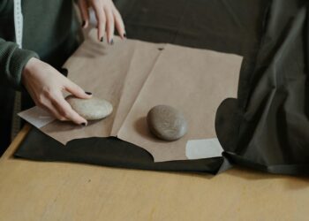 Diseñador de moda belga Dries Van Noten anuncia su jubilación