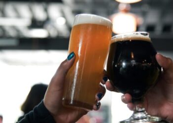 Récord mundial de la mayoría de pubs visitados en 24 horas reclamado por tercera vez este año.