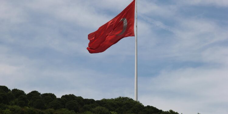 Explora el impresionante tren de lujo de Japón con una sala de té tradicional a bordo.