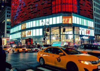 H&M Anuncia Nueva Colaboración con el Diseñador Rokh