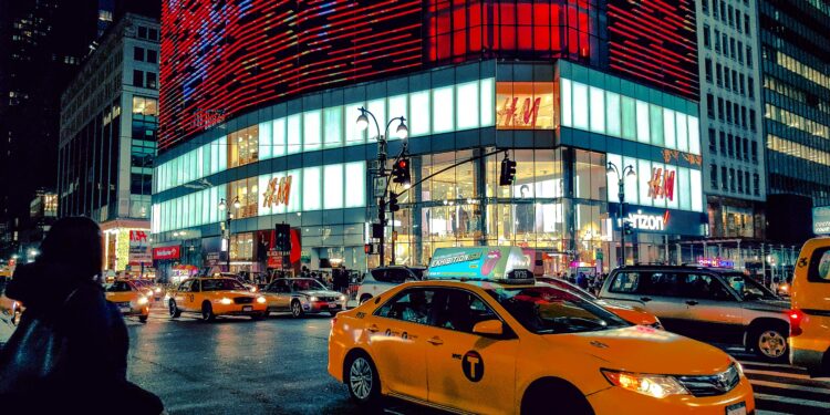 H&M Anuncia Nueva Colaboración con el Diseñador Rokh