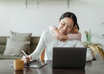 Comprendiendo la distancia familiar: Navegando una relación madre-hija compleja