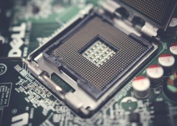 Desarrollos recientes en seguridad: Vulnerabilidades de Apple, amenazas cibernéticas y preocupaciones sobre la privacidad.