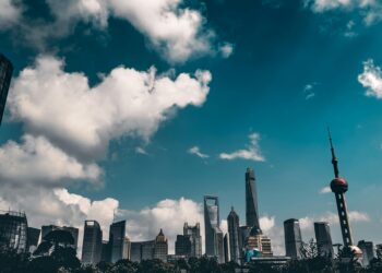 Loewe presenta ‘Crafted World’: Un Viaje a Través de 178 Años de Arte e Innovación