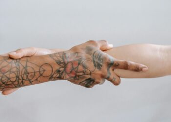 Un Viaje hacia la Conexión SensualRevelando las Profundidades de la Conexión Íntima: Una Historia de Exploración Espiritual y Sensual